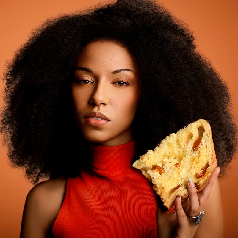 Panettone albicocca, caramello e noci del delta del Po caramellate